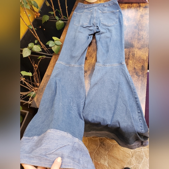 Free People 25x36 TALL custom, high rise, mid wash, bell bottoms, vintage, - Picture 13 of 14